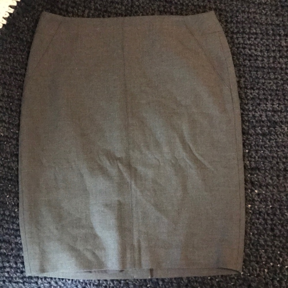 NWT. Women's size 10 Pencil Skirt Ann Taylor Loft